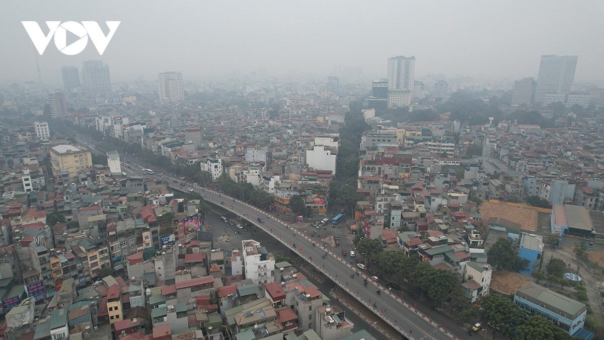 Hà Nội lại mờ mịt sương mù và bụi khí- Ảnh 2.