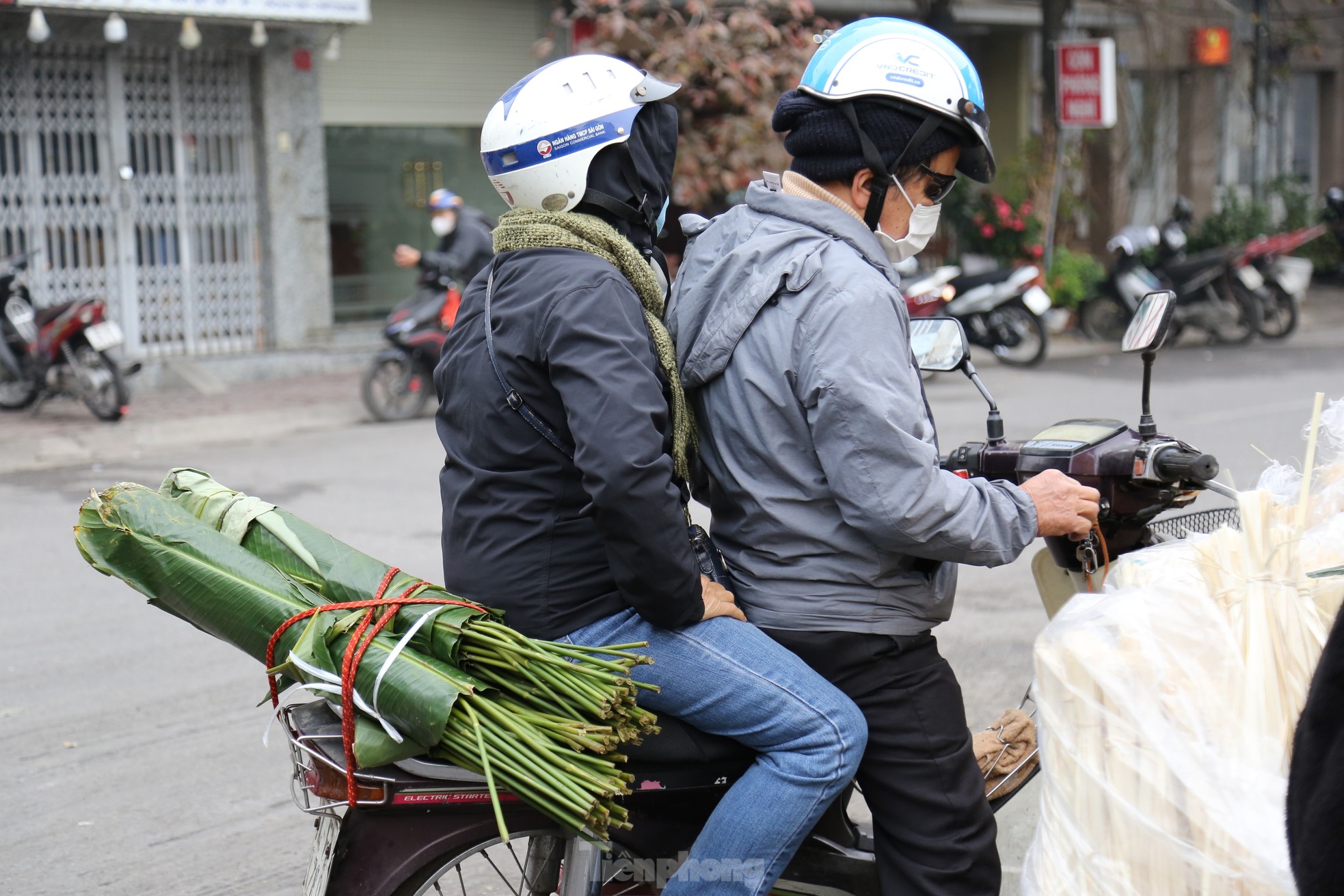 Chợ lá dong lâu đời nhất Hà Nội tấp nập từ sáng đến tối- Ảnh 12.