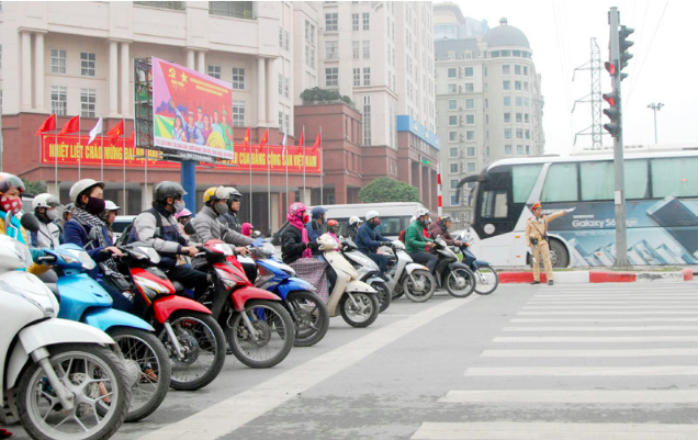 Cục CSGT nói gì về việc có thể bị phạt oan bởi đèn giao thông "đang xanh bỗng dưng đỏ"?- Ảnh 1.