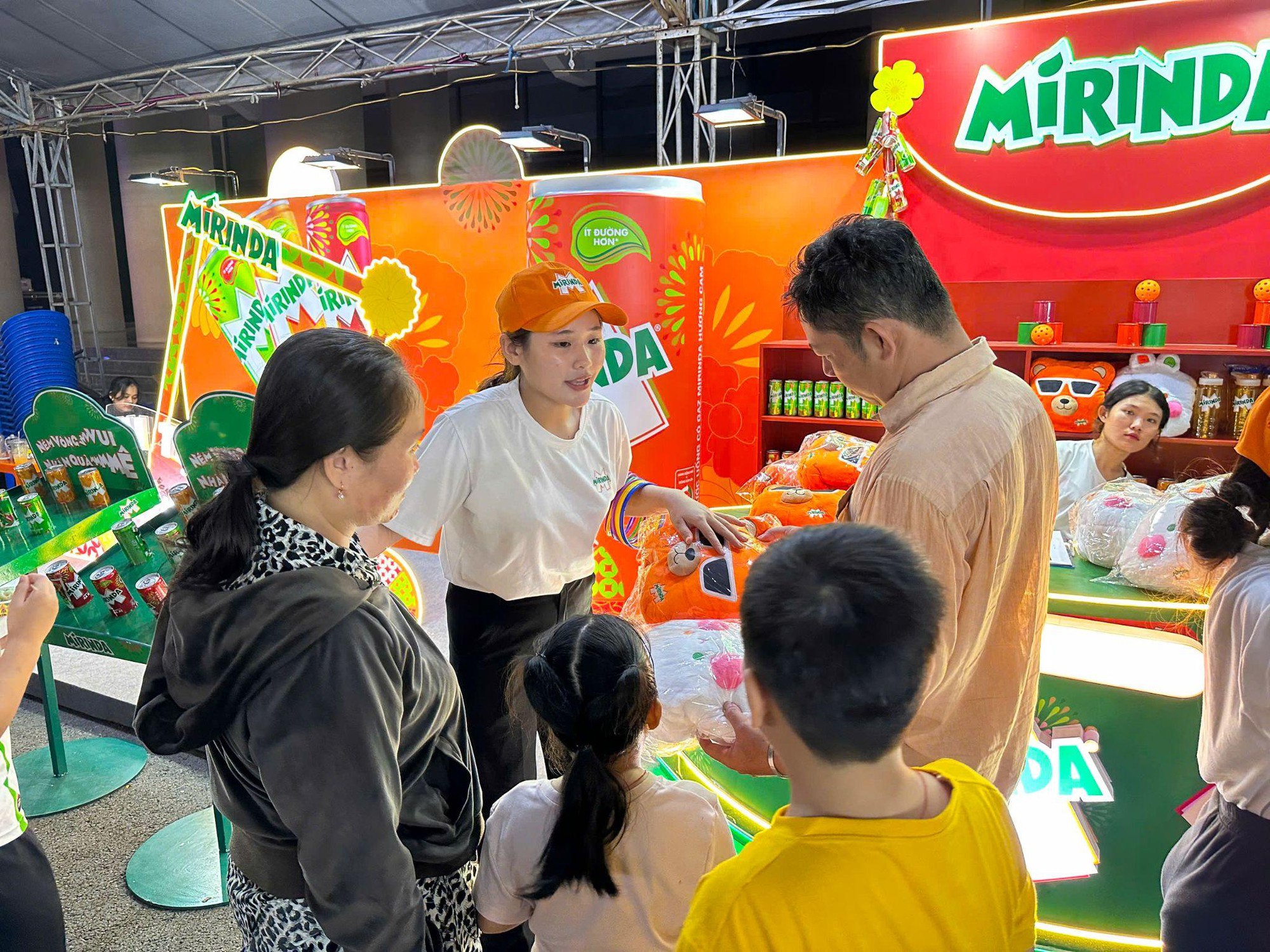 Vui Tết tại hội chợ Cà Mau, săn quà cùng Mirinda- Ảnh 2.