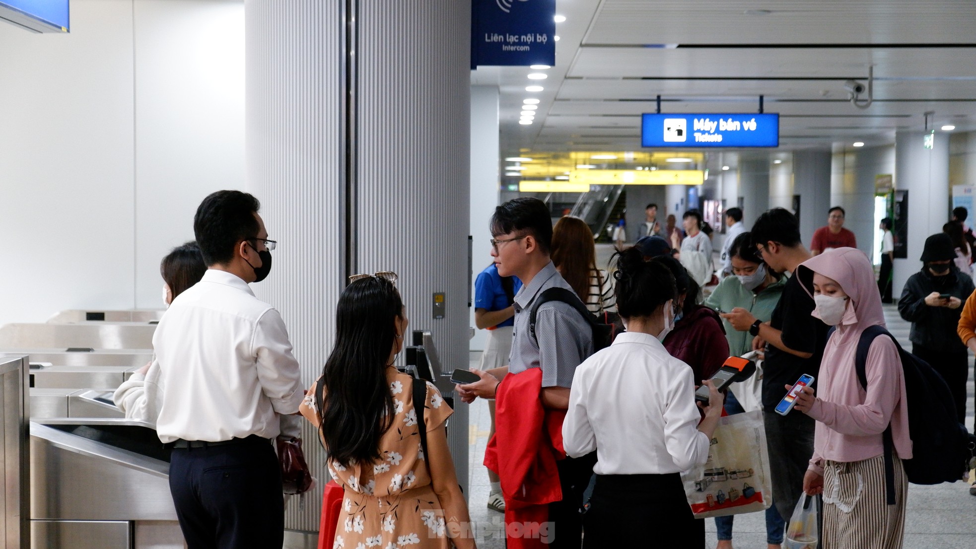 Hình ảnh chuyến tàu metro TPHCM ngày cuối vận hành miễn phí- Ảnh 5.