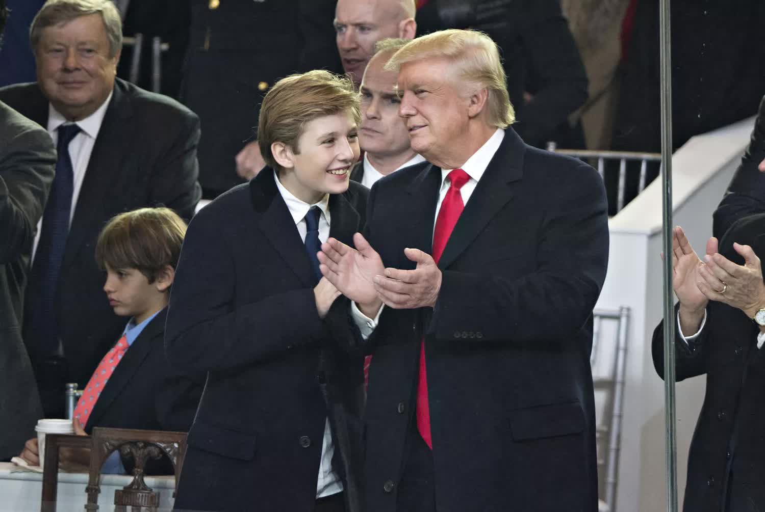 Barron Trump 8 năm trước và bây giờ: Hình ảnh trước - sau khiến người ta kinh ngạc!- Ảnh 4.