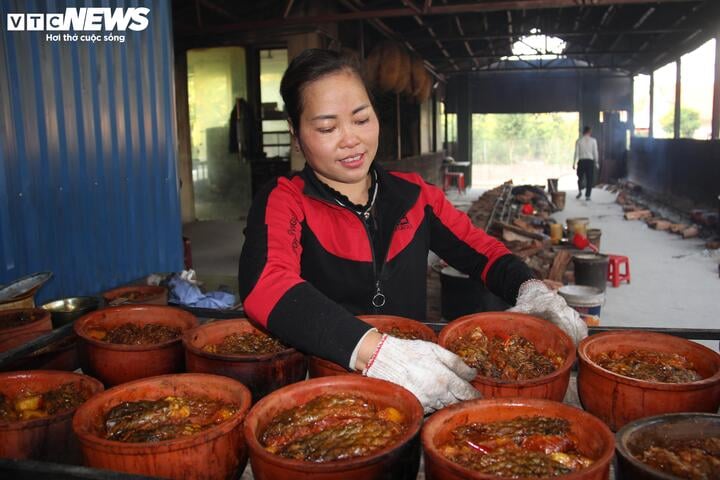 Hàng triệu đồng một niêu cá kho, khách vẫn ùn ùn chốt đơn- Ảnh 1.