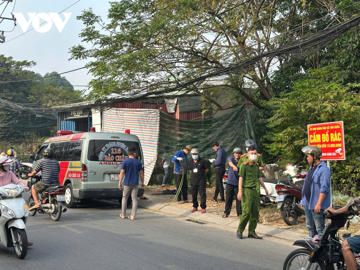 Người đàn ông tử vong trong tư thế treo cổ ở TP.HCM- Ảnh 1.