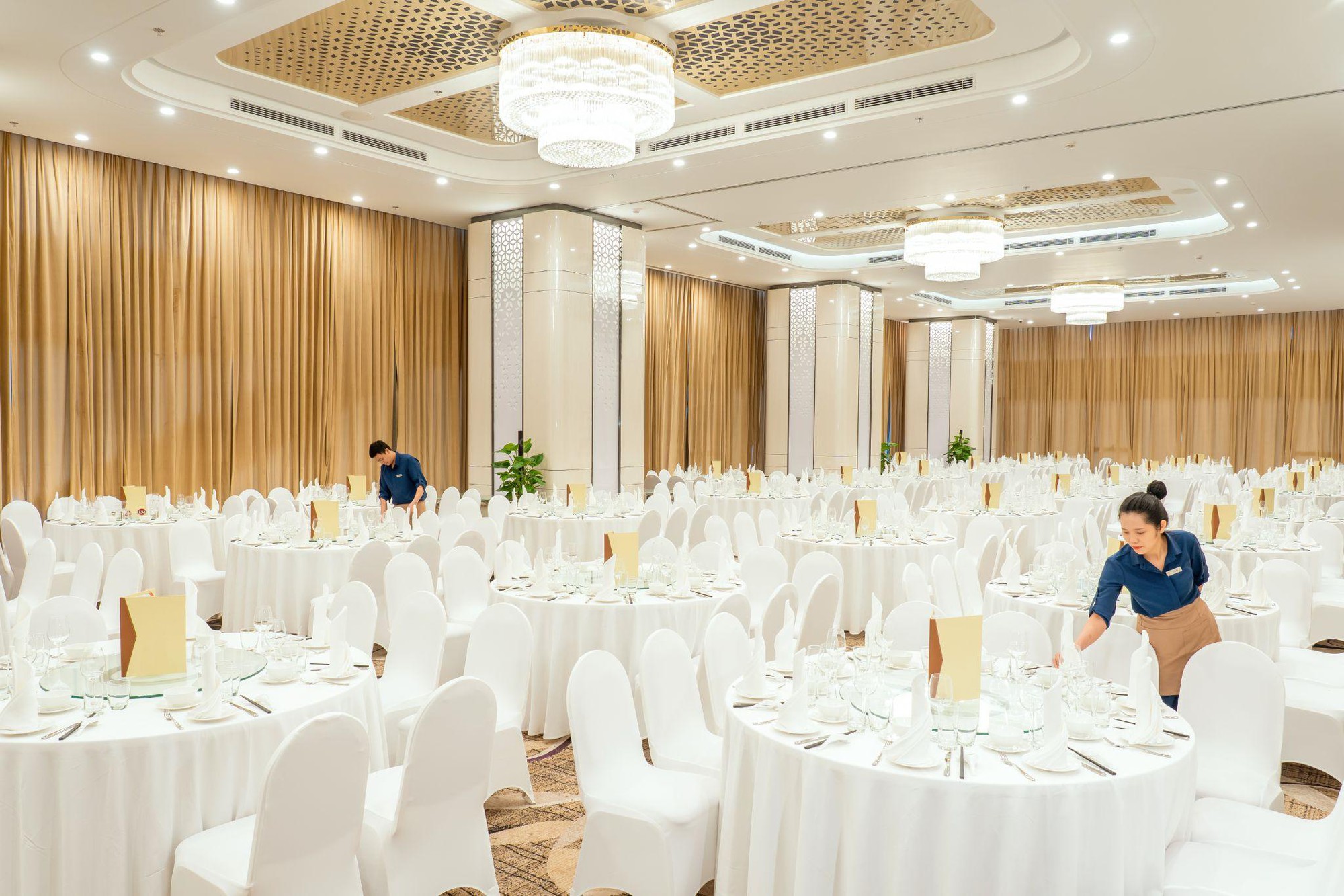 Đẳng cấp chương trình tiệc gala tại DeLaSea Ha Long Hotel- Ảnh 2.