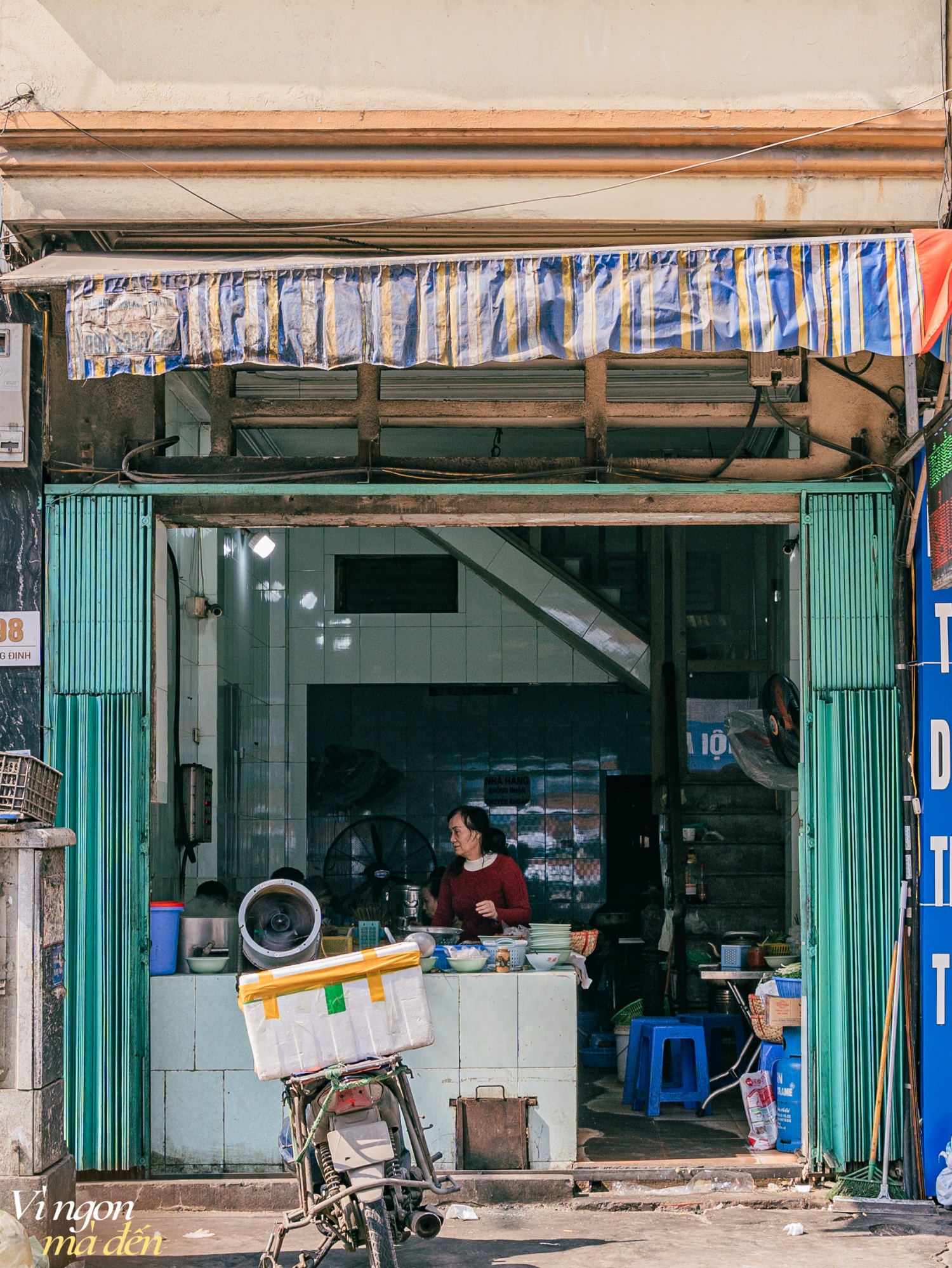 Quán phở không tên, không biển hiệu hơn 40 năm chỉ bán duy nhất 1 loại phở, đặc biệt không dùng loại gia vị tưởng như buộc-phải-có này- Ảnh 1.