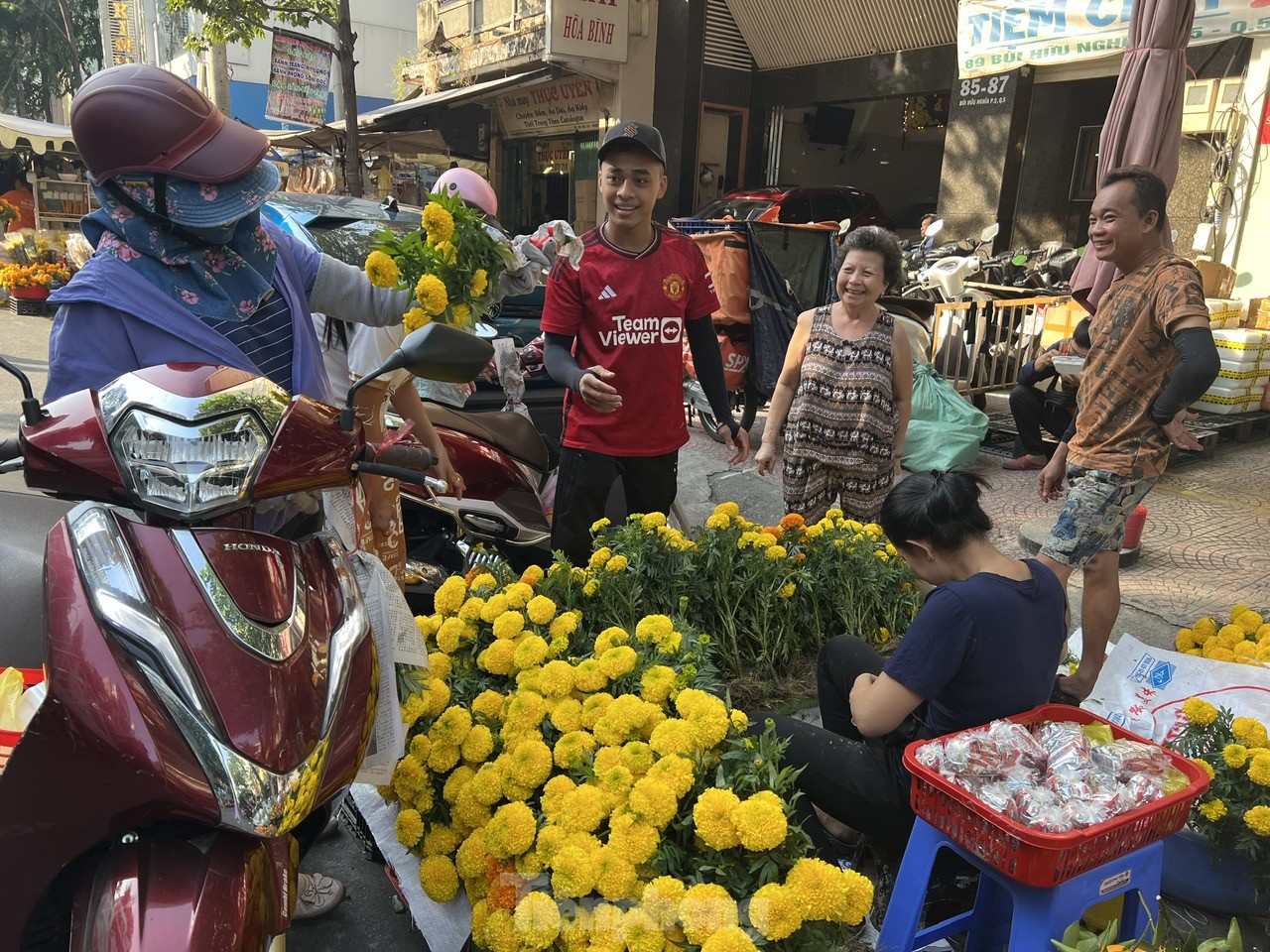 'Phương tiện' đưa ông Táo về trời đắt khách, mua không cần trả giá- Ảnh 10.