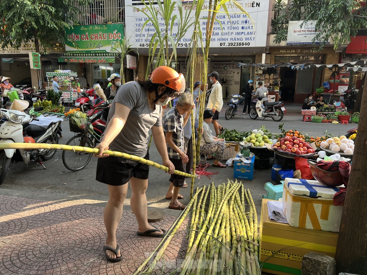 'Phương tiện' đưa ông Táo về trời đắt khách, mua không cần trả giá- Ảnh 2.