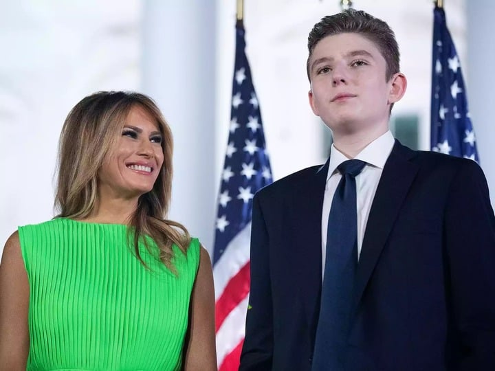 'Hoàng tử' Barron Trump gây sốt trong lễ nhậm chức của cha- Ảnh 5.