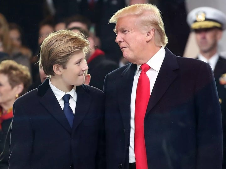 'Hoàng tử' Barron Trump gây sốt trong lễ nhậm chức của cha- Ảnh 4.