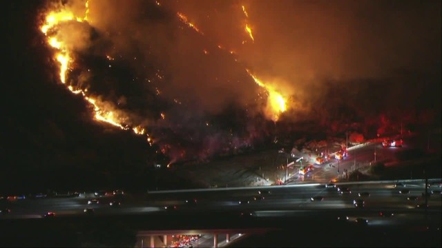 Thêm một đám cháy lớn nữa tại Los Angeles bùng phát, “địa ngục lửa” chưa biết bao giờ mới kết thúc- Ảnh 3.