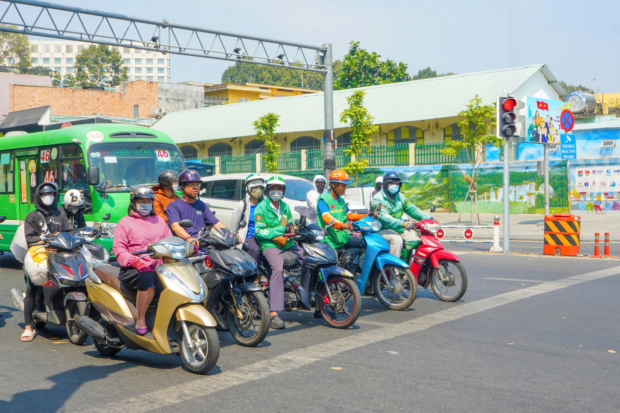 Người dân đi đường có cảm giác “sợ” đèn giao thông, CSGT TP.HCM ra hướng dẫn cụ thể- Ảnh 2.