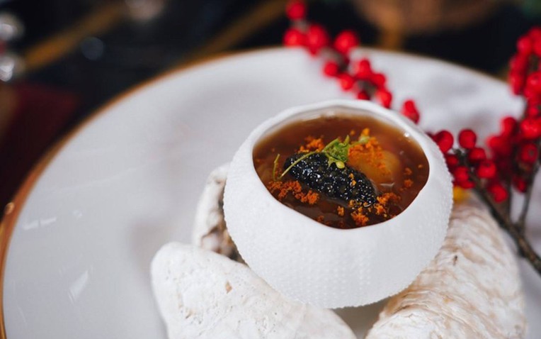 Ẩm thực Việt được biến tấu qu&aacute; mới lạ trong concept m&ugrave;a xu&acirc;n 2025 tại c&aacute;c kh&aacute;ch sạn hạng sang- Ảnh 1.