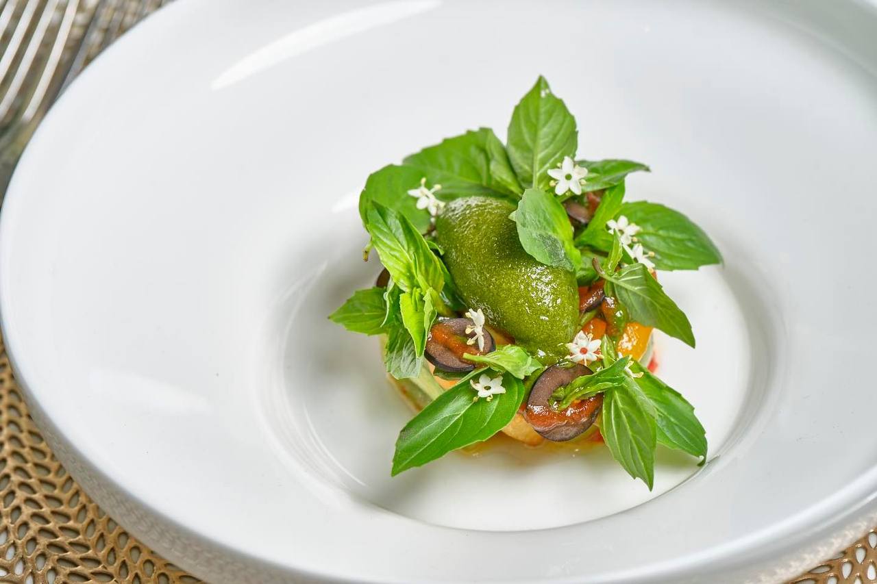 Ẩm thực Việt được biến tấu qu&aacute; mới lạ trong concept m&ugrave;a xu&acirc;n 2025 tại c&aacute;c kh&aacute;ch sạn hạng sang- Ảnh 5.