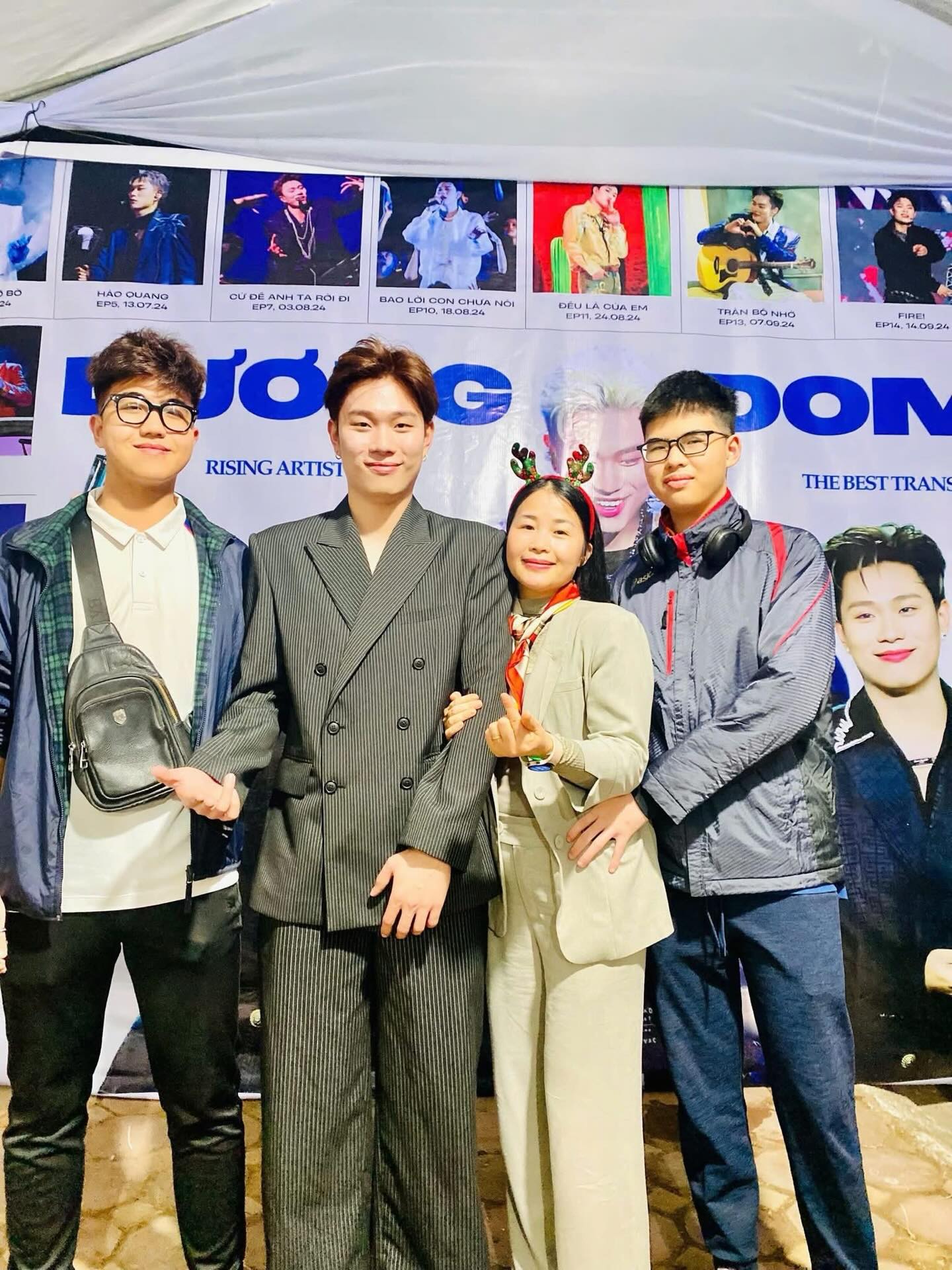 Fan meeting độc lạ tại quê nhà của Dương Domic: Hoành tráng như đám cưới, thứ chiếm spotlight lại là món ăn đãi khách- Ảnh 3.