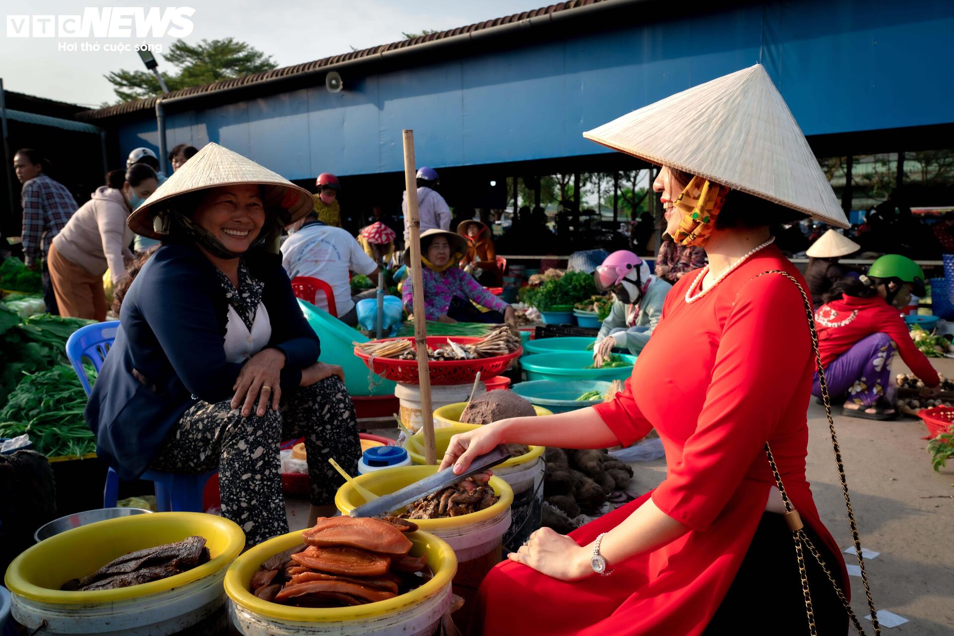 Sắm Tết ở chợ có tên độc đáo nhất miền Tây- Ảnh 10.