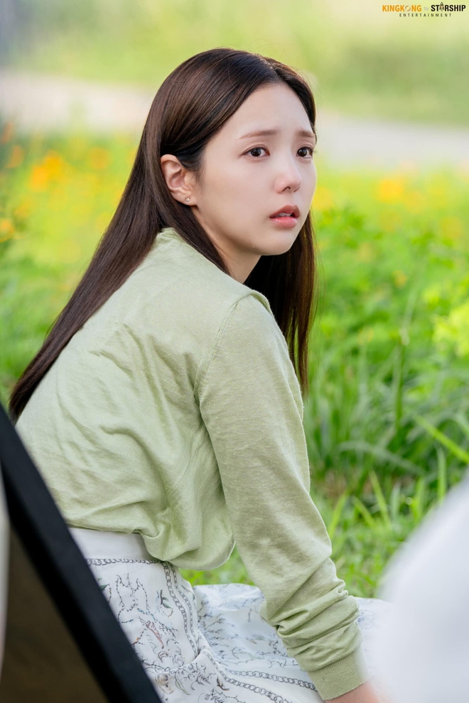 Chiếc váy được 2 nữ chính phim Hàn "sủng", mặc vào có ngay chồng như ý- Ảnh 16.