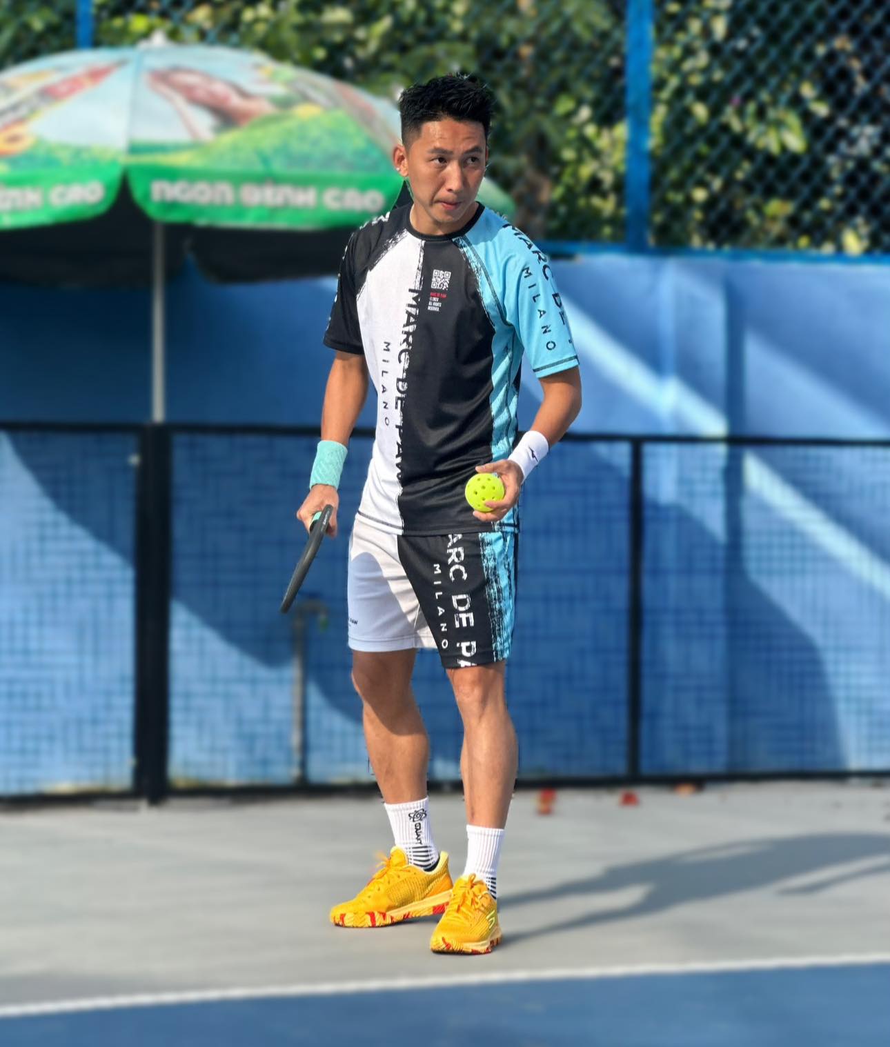 Tiền vệ tài hoa nhất làng bóng Việt khoe ảnh tất niên nhưng toàn pickleball- Ảnh 2.