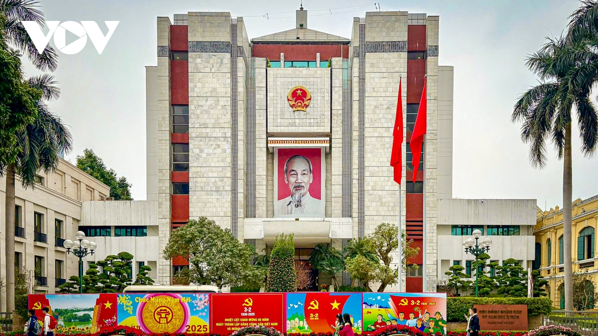 Phố phường H&agrave; Nội "thay &aacute;o mới" đ&oacute;n xu&acirc;n Ất Tỵ 2025- Ảnh 4.