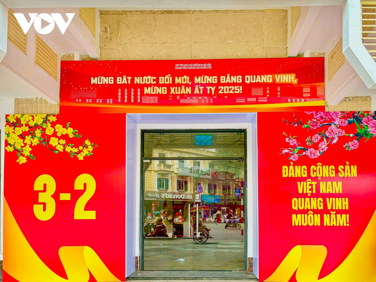Phố phường H&agrave; Nội "thay &aacute;o mới" đ&oacute;n xu&acirc;n Ất Tỵ 2025- Ảnh 5.