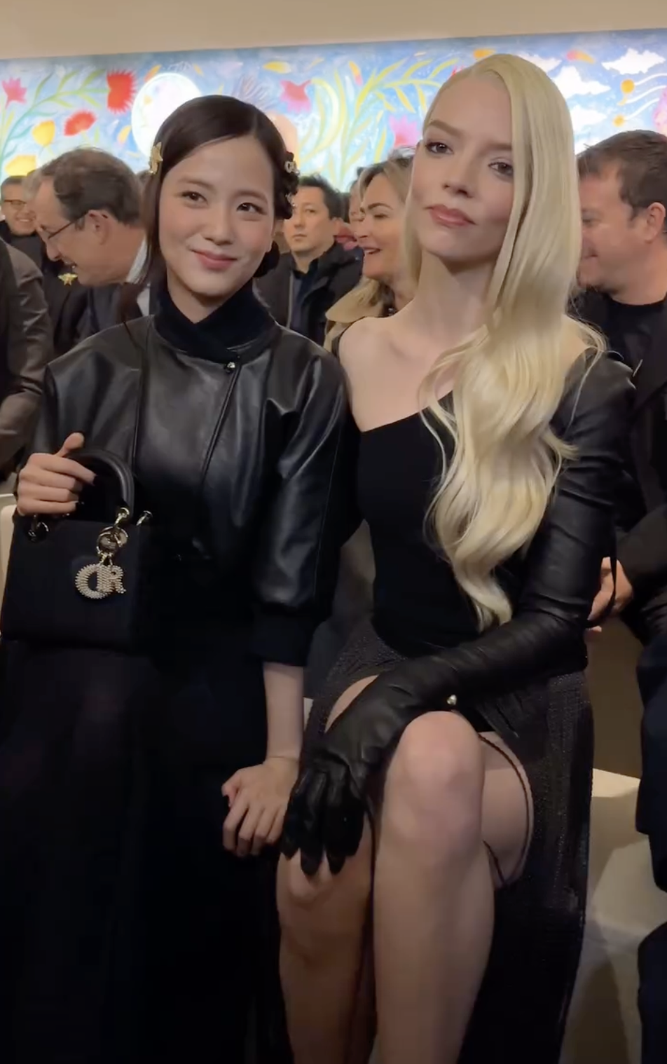 Jisoo tái xuất fashion week, nhìn cứ như gái Nhật đó!- Ảnh 8.