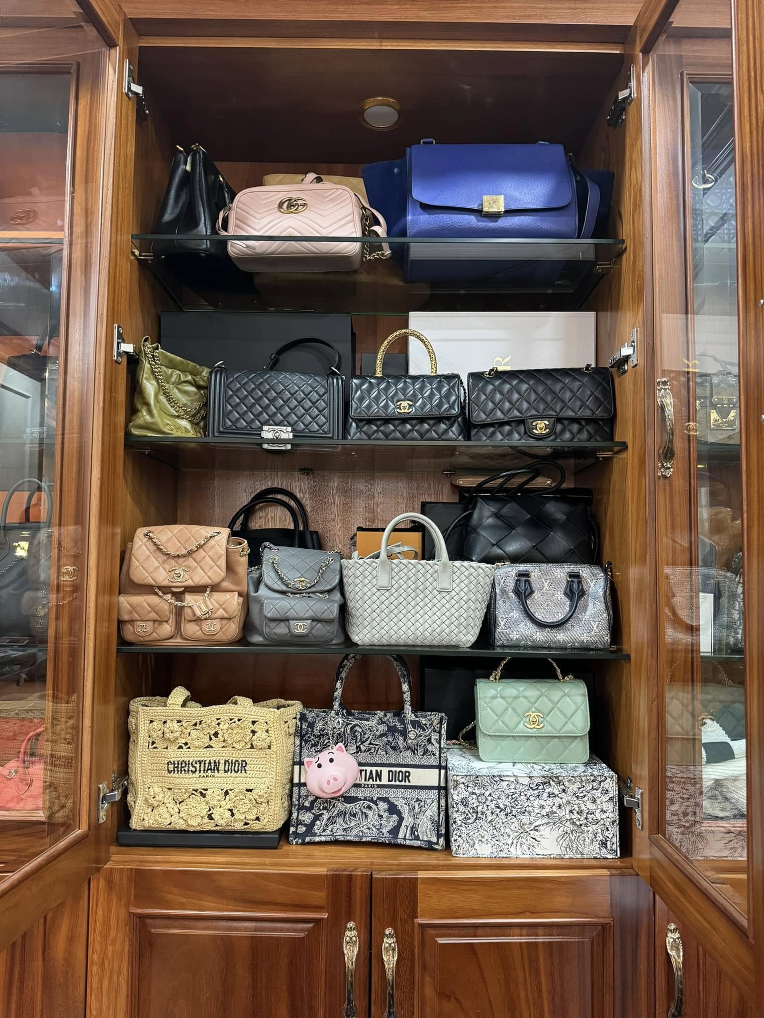 Duy Mạnh trang ho&agrave;ng nh&agrave; cửa đ&oacute;n tết, tủ t&uacute;i x&aacute;ch h&agrave;ng hiệu cả chục tỷ của vợ tiểu thư chiếm spotlight- Ảnh 2.