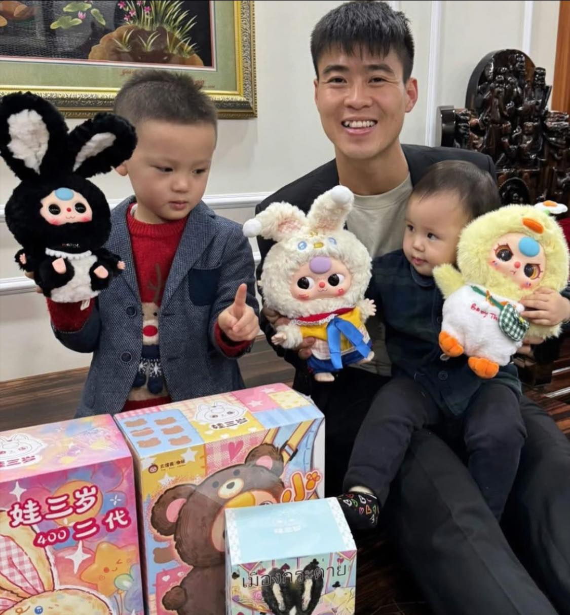 Duy Mạnh trang ho&agrave;ng nh&agrave; cửa đ&oacute;n tết, tủ t&uacute;i x&aacute;ch h&agrave;ng hiệu cả chục tỷ của vợ tiểu thư chiếm spotlight- Ảnh 3.