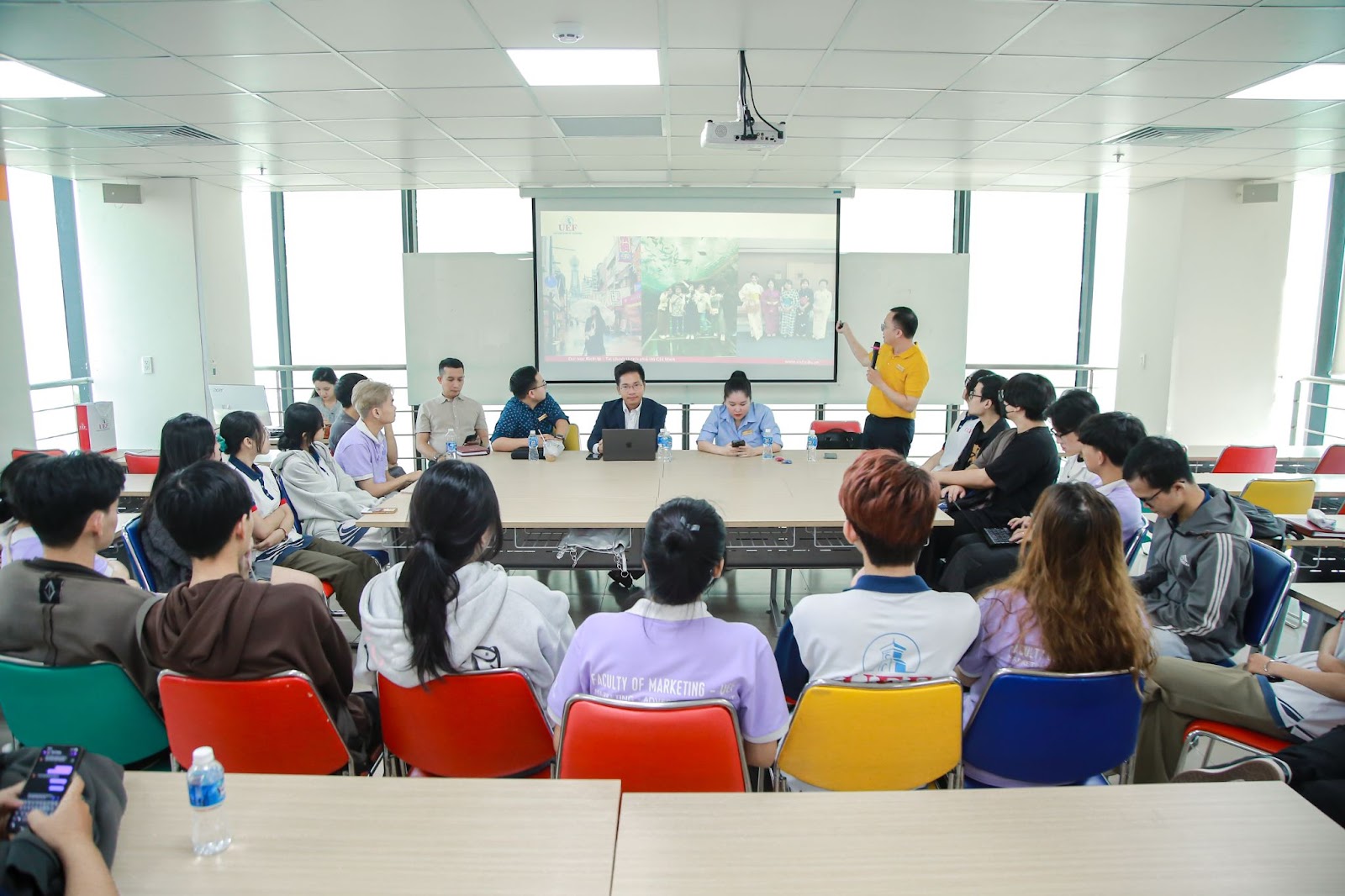 Sinh viên ngành marketing UEF: Học thực tế - Làm sáng tạo - Hội nhập toàn cầu- Ảnh 5.
