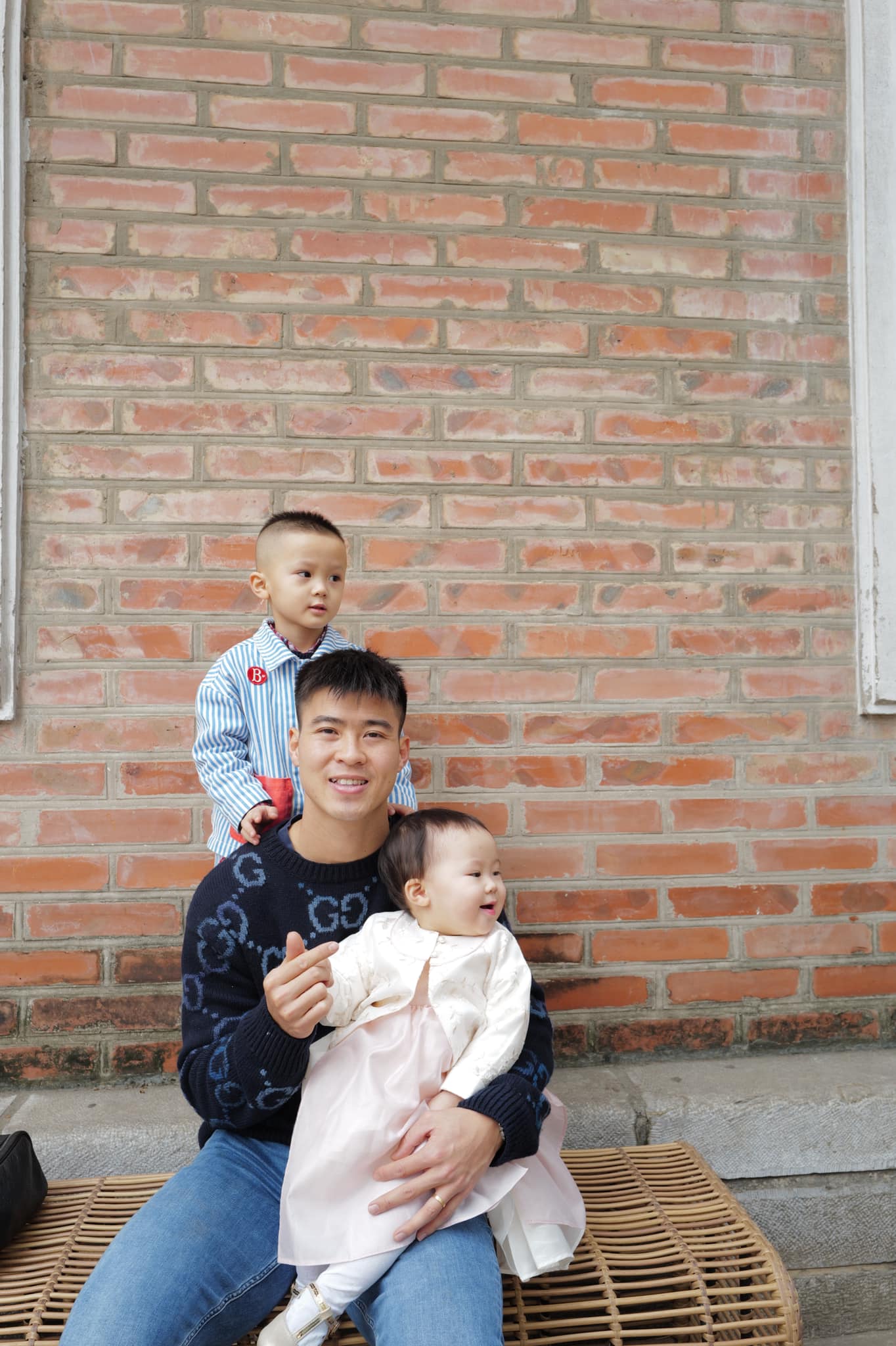 Mùng 1 dàn cầu thủ Việt Nam đi chơi Tết: Duy Mạnh đi Văn Miếu, dàn WAG đọ sắc khi diện áo dài- Ảnh 3. Mùng 1 dàn cầu thủ Việt Nam đi chơi Tết: Duy Mạnh đi Văn Miếu, dàn WAG đọ sắc khi diện áo dài- Ảnh 3.