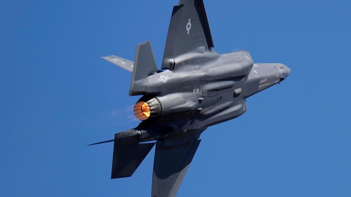 Phi công F-35 Mỹ thoát nạn trong gang tấc khi máy bay rơi- Ảnh 1.