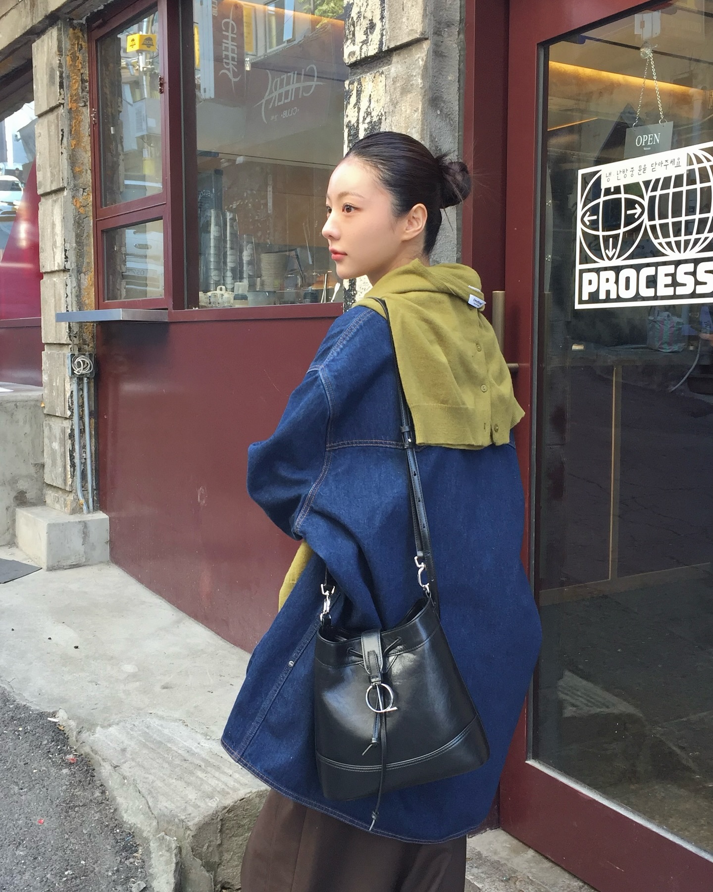 Từng mệnh phong thủy nên mặc và tránh đồ màu gì để cả Tết đều hên, quanh năm hoan hỉ?- Ảnh 10.