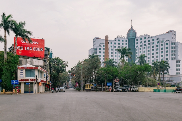 Buổi sáng đầu năm thảnh thơi hiếm hoi của người Hà Nội: Trong lành và vắng lặng đến lạ!- Ảnh 18.