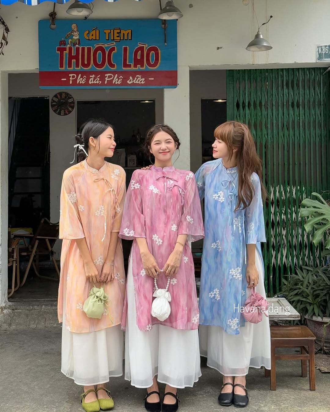 Tết Ất Tỵ 2025: Local brand Việt mở bán áo dài ầm ầm - Mẫu nào cũng "dịu kha", diện lên xinh "hết nước chấm"!- Ảnh 14.