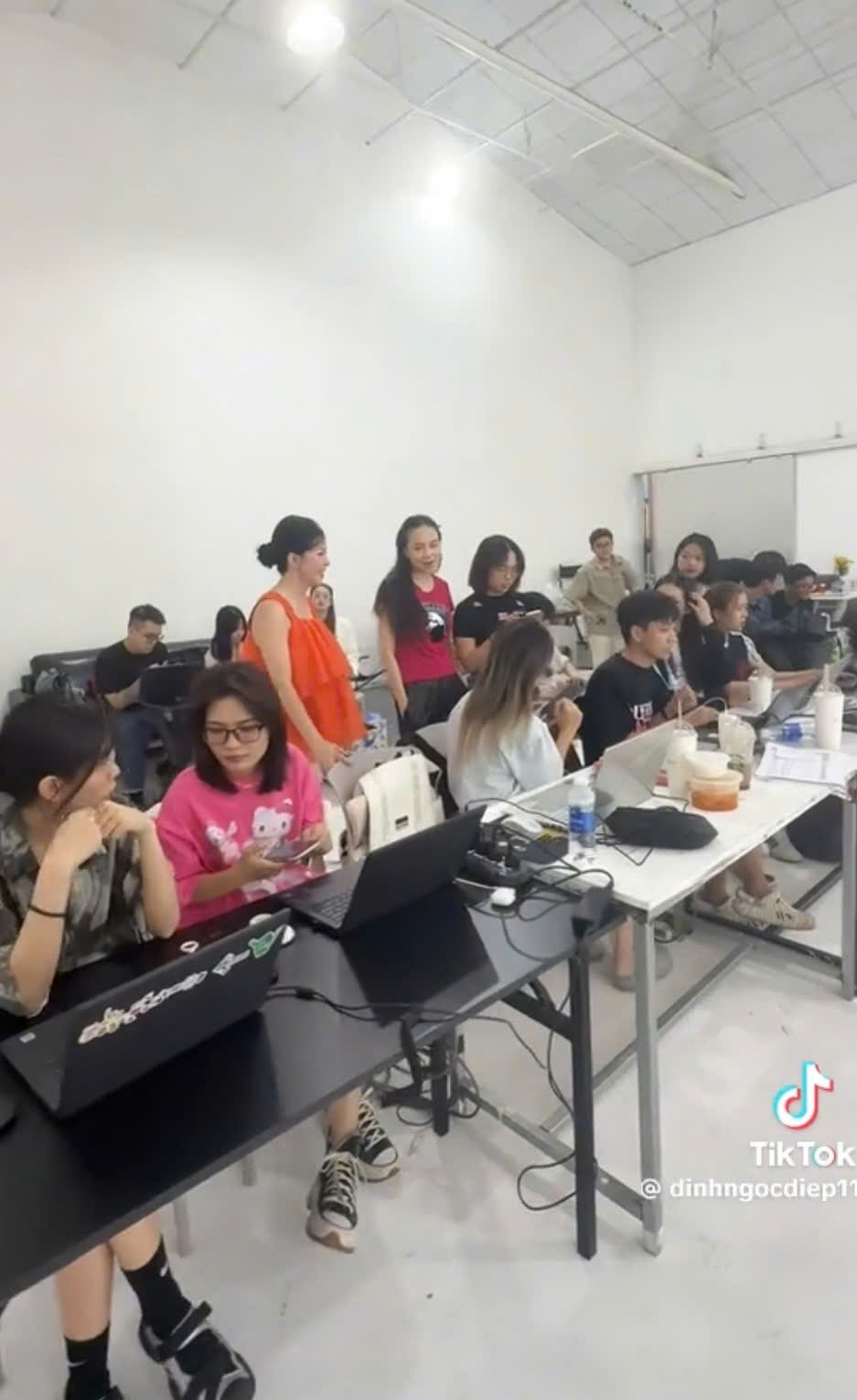 Sao nữ Vbiz flex doanh thu livestream khủng hơn 13 tỷ, netizen nghi ngờ đẩy số ảo- Ảnh 4.