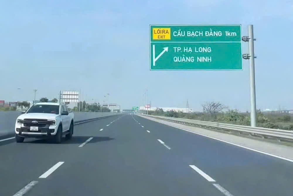 Người phụ nữ điều khiển ô tô chạy ngược chiều trên cao tốc ở làn 120 km/giờ- Ảnh 1.