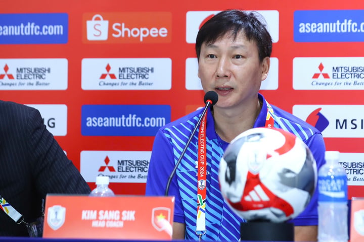 HLV Kim Sang-sik: Tuyển Việt Nam đến Thái Lan để vô địch AFF Cup- Ảnh 1.