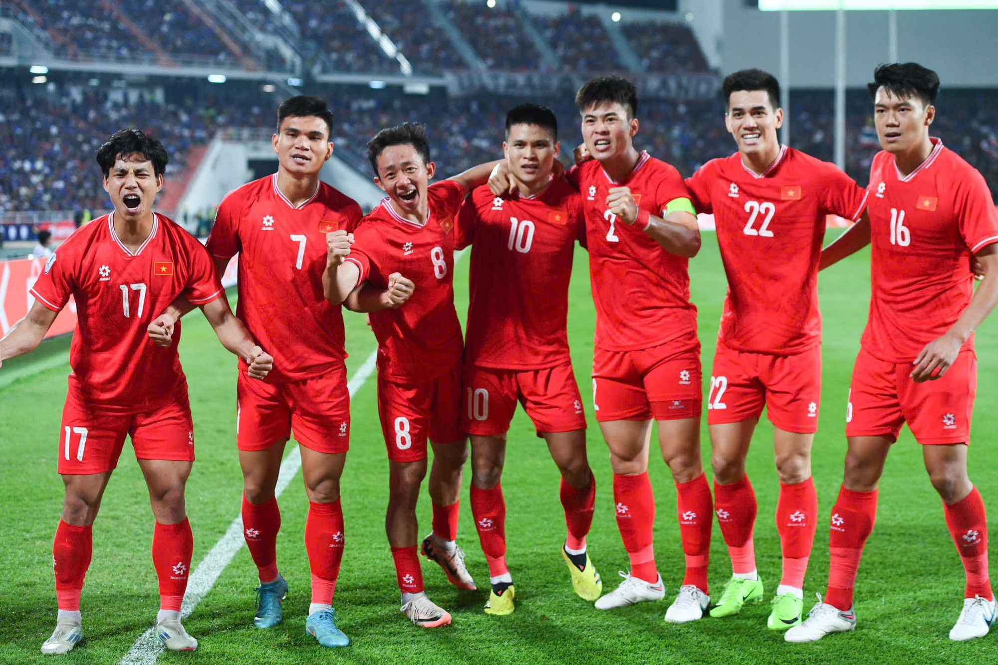 Không thể đỉnh hơn! Tuấn Hải, Hai Long giúp ĐT Việt Nam vô địch AFF Cup 2024, Duy Mạnh gửi luôn nụ hôn- Ảnh 7.