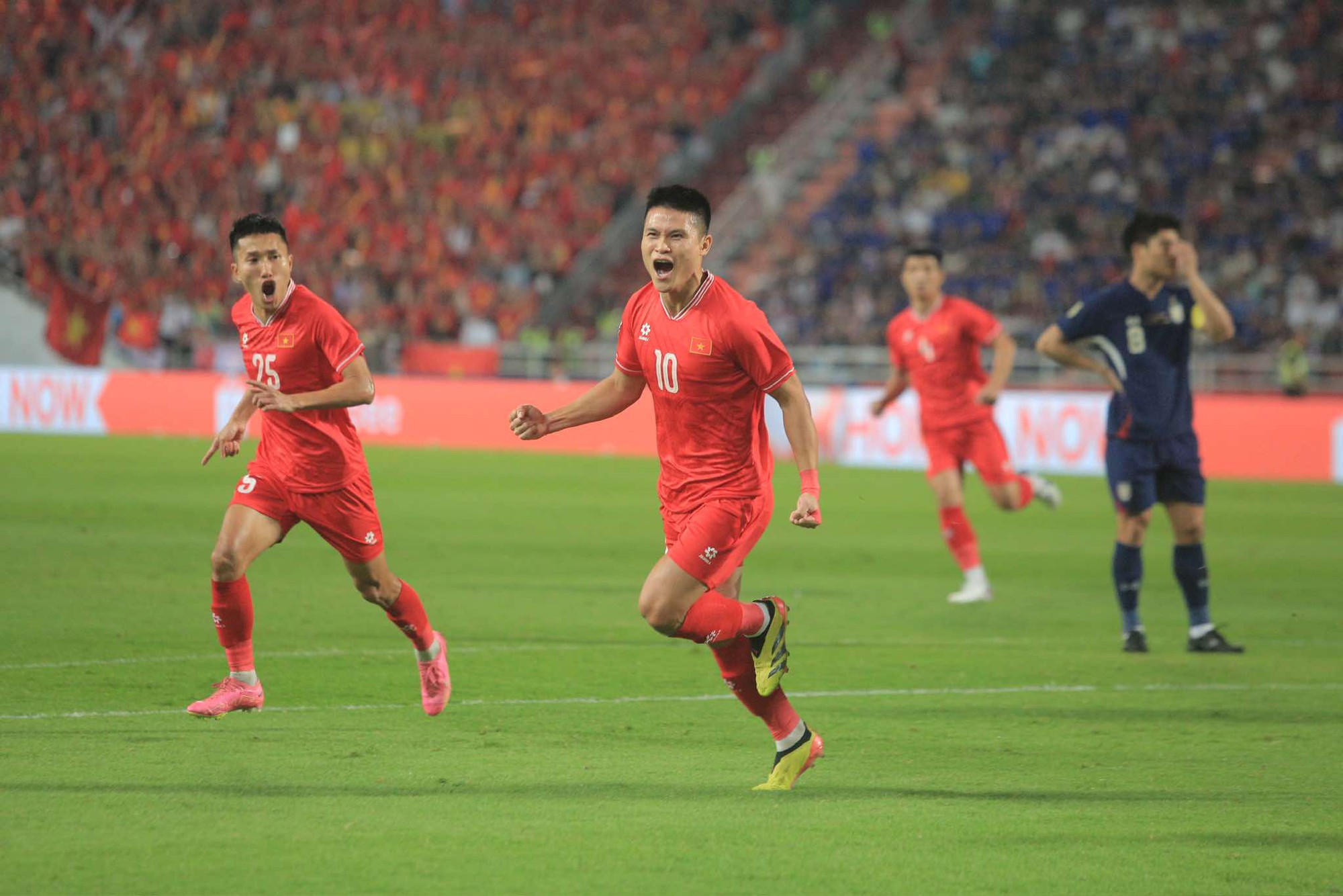 Bàn thắng có 1-0-2 ở phút 90+20: Tuyển Việt Nam vô địch AFF Cup 2024 ngay trên đất Thái- Ảnh 10.