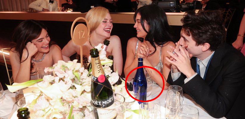 Kylie Jenner lộ dấu hiệu mang thai, hot hơn cả là hành động 