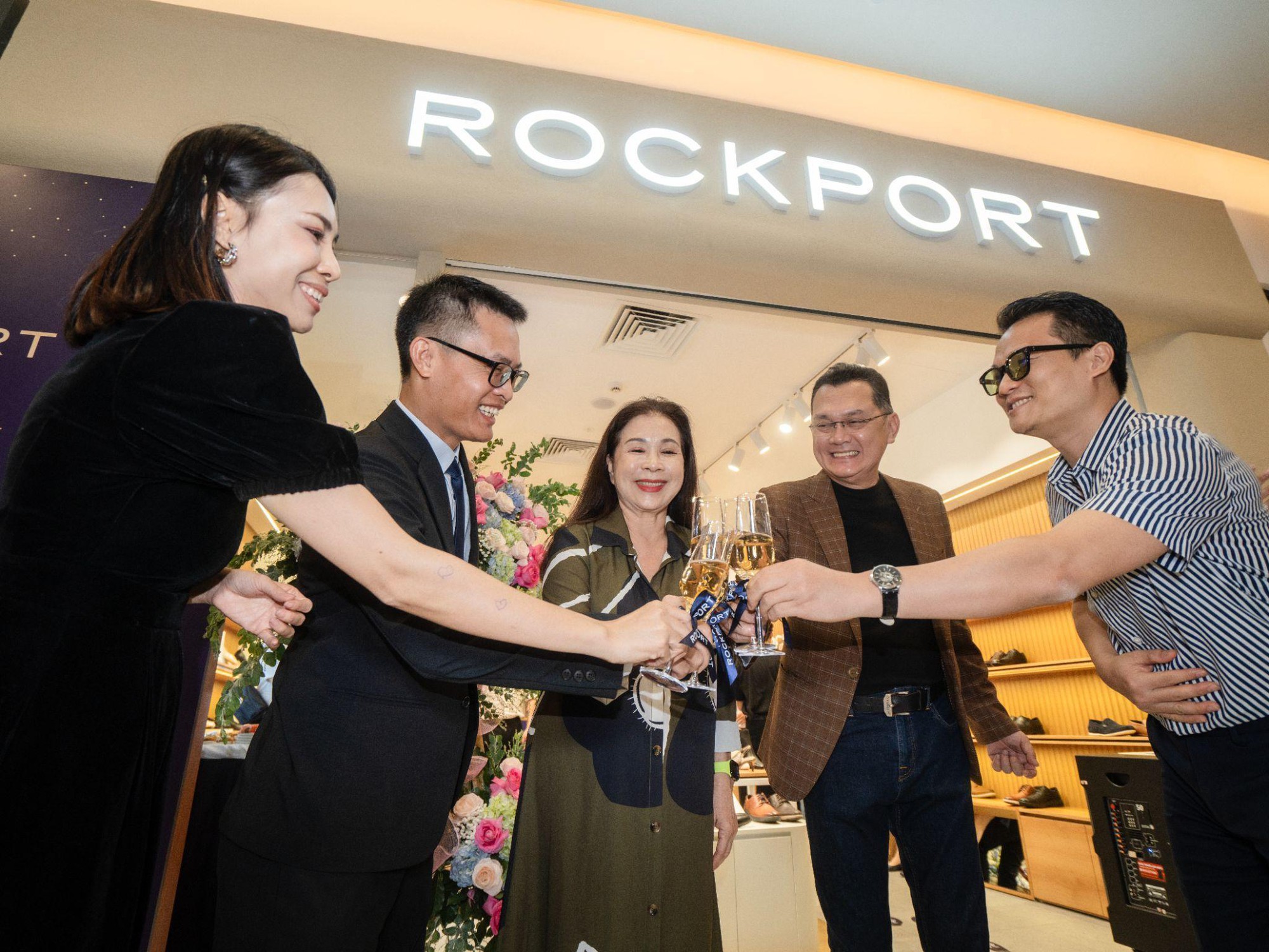 NSND Kim Xuân, NSƯT Hữu Châu, MC Liêu Hà Trinh, NTK Phan Đăng Hoàng và những khoảnh khắc đáng nhớ cùng ROCKPORT!- Ảnh 2.