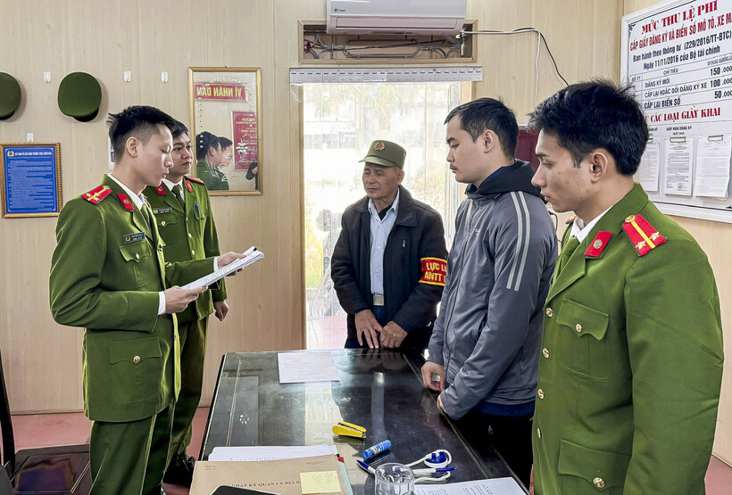 Bắt đối tượng "hô biến" thuốc nhỏ mắt Trung Quốc thành Nhật Bản, lừa bán cho hơn 10.000 người- Ảnh 1.