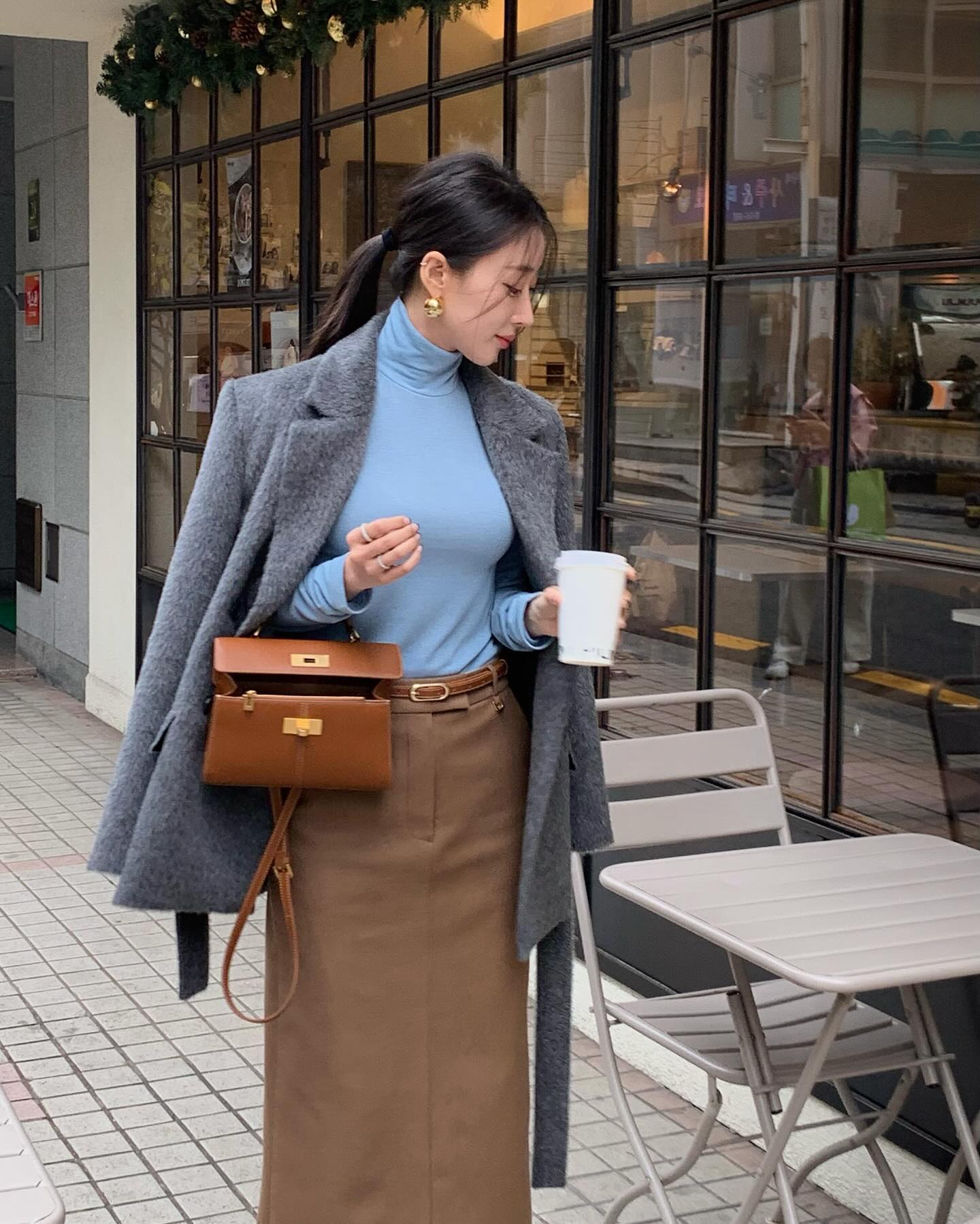 5 m&oacute;n thời trang diện Tết cho những người theo đuổi phong c&aacute;ch tối giản- Ảnh 7.