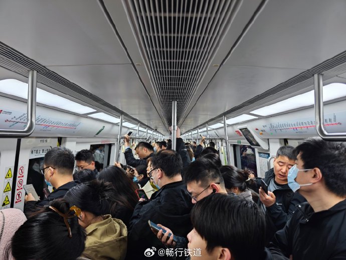 Cảnh tượng nghẹt thở tại xứ tỷ dân vào đúng ngày 1/10- Ảnh 3.
