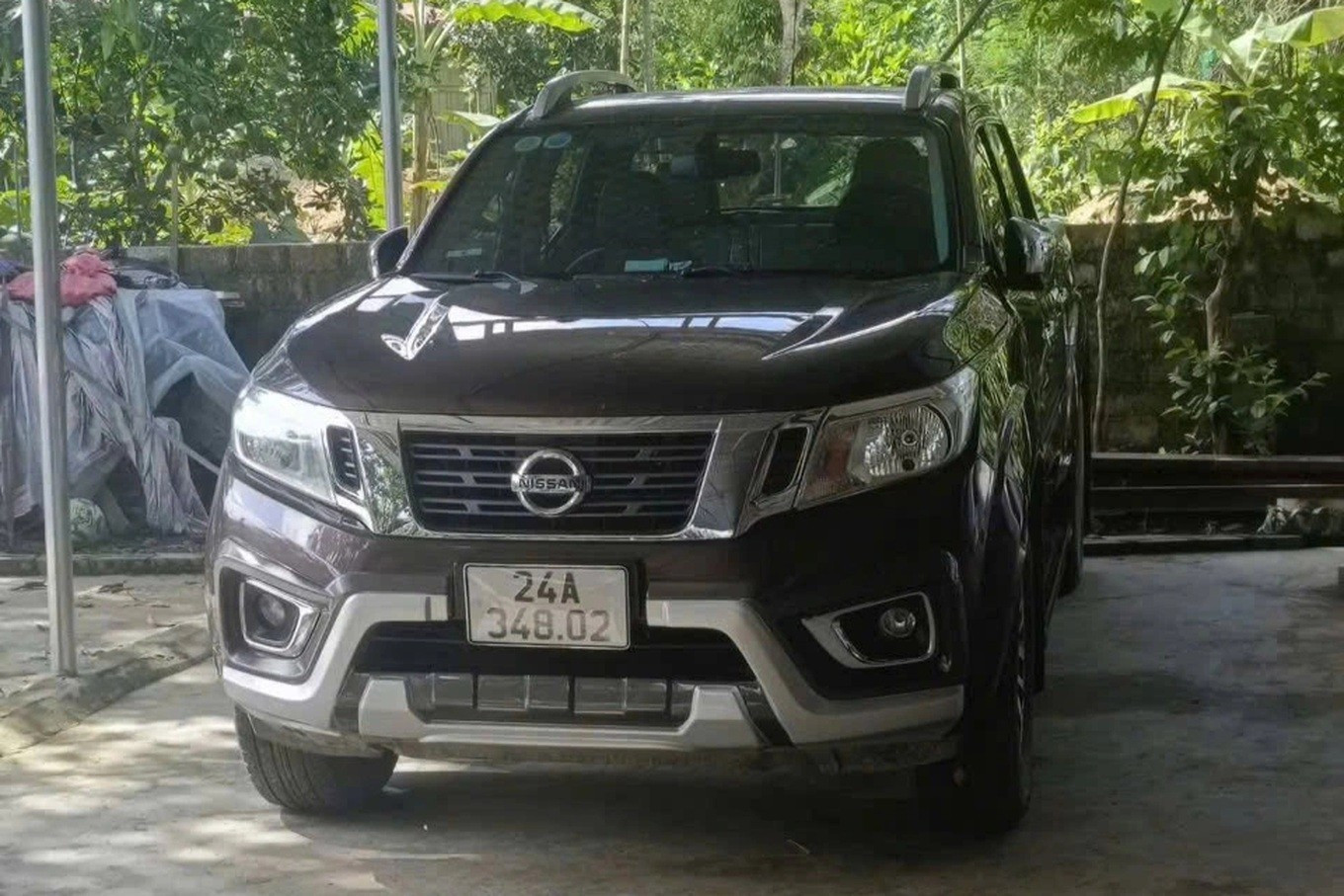 Một ô tô bán tải chở ba người nghi bị vùi lấp trong vụ sạt lở ở Lào Cai- Ảnh 2.