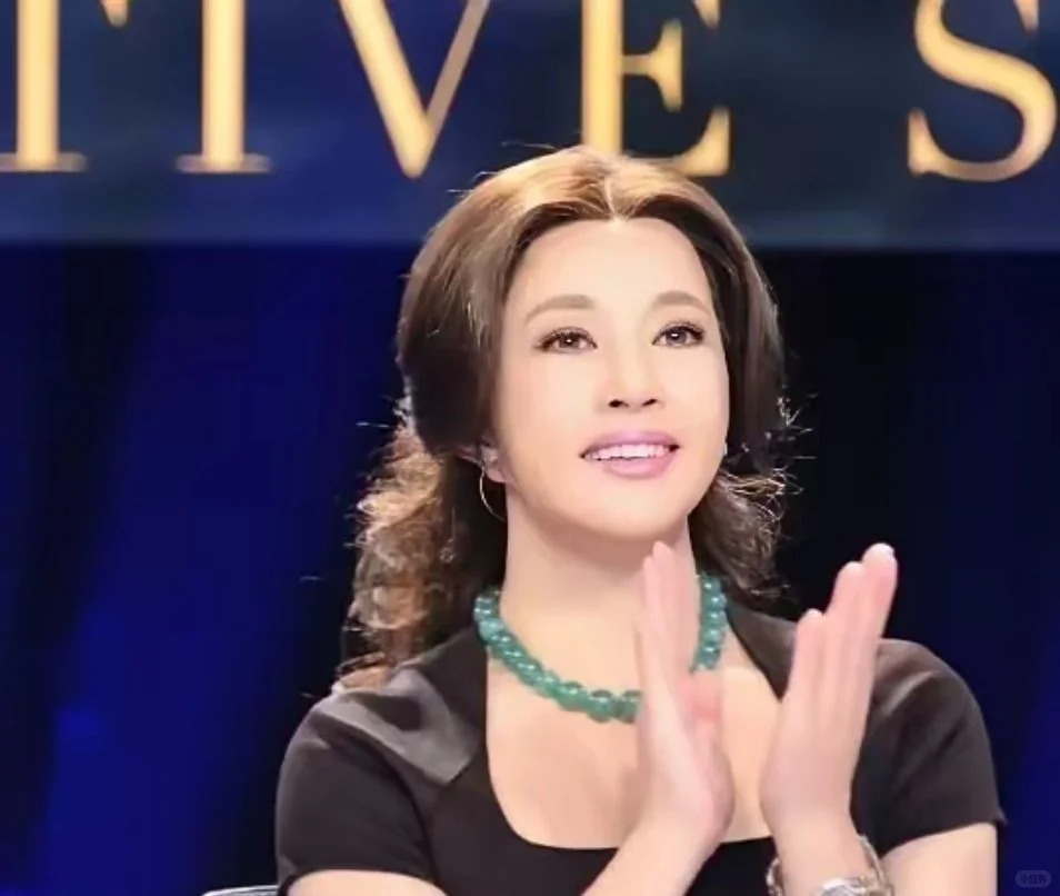 Vì sao Lưu Hiểu Khánh được mệnh danh là “Nữ hoàng phỉ thúy” của showbiz Hoa ngữ?- Ảnh 9.