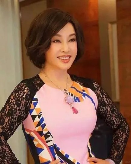 Vì sao Lưu Hiểu Khánh được mệnh danh là “Nữ hoàng phỉ thúy” của showbiz Hoa ngữ?- Ảnh 11.