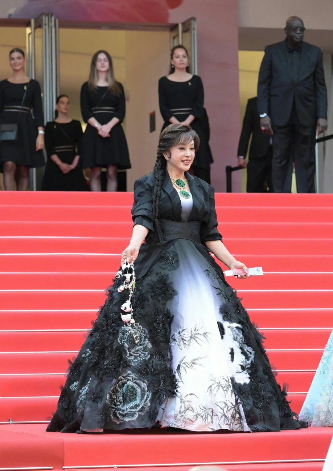 Vì sao Lưu Hiểu Khánh được mệnh danh là “Nữ hoàng phỉ thúy” của showbiz Hoa ngữ?- Ảnh 8.