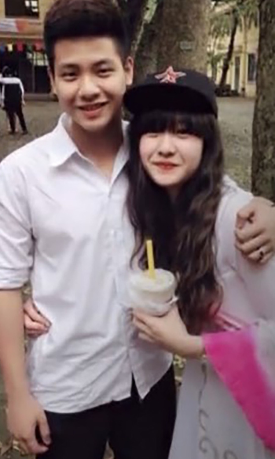 Hot girl Lê Khanh được Quân A.P ôm eo, thơm má: Kệ, mình nhắm mắt công khai luôn...- Ảnh 9.