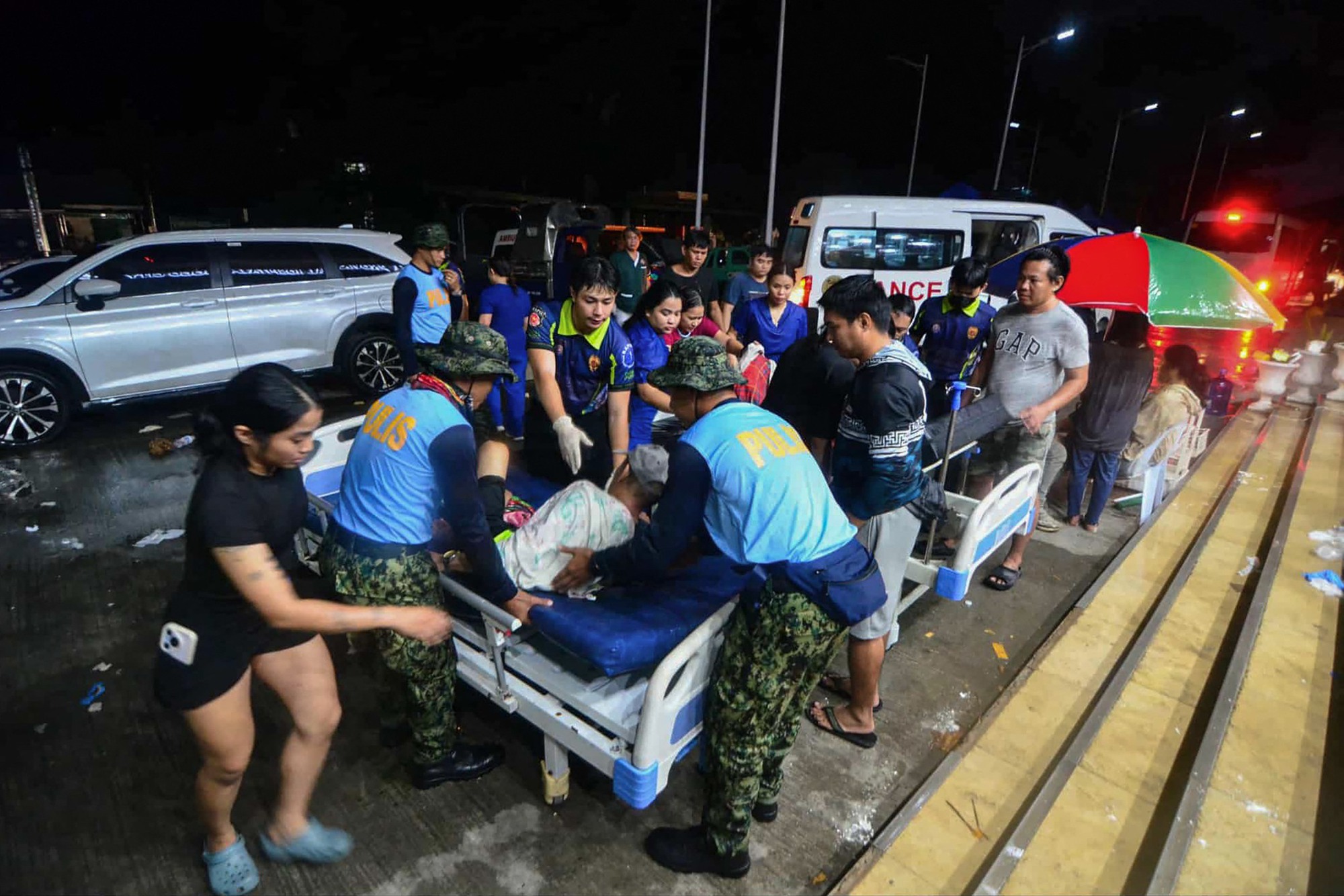 Động đất 6,9 độ rung chuyển Philippines: Ít nhất 26 người thiệt mạng, 147 người bị thương, hàng chục công trình sập đổ- Ảnh 2.