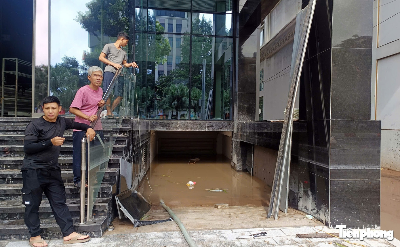 Người dân Hà Nội tấ…